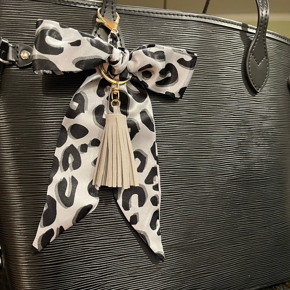 Purse scarf braided bow charm cheetah scarf design black grey tassel design